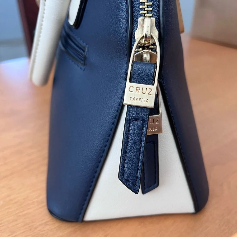 Carpisa Cruz Collection Handbag - Picture 3 of 10